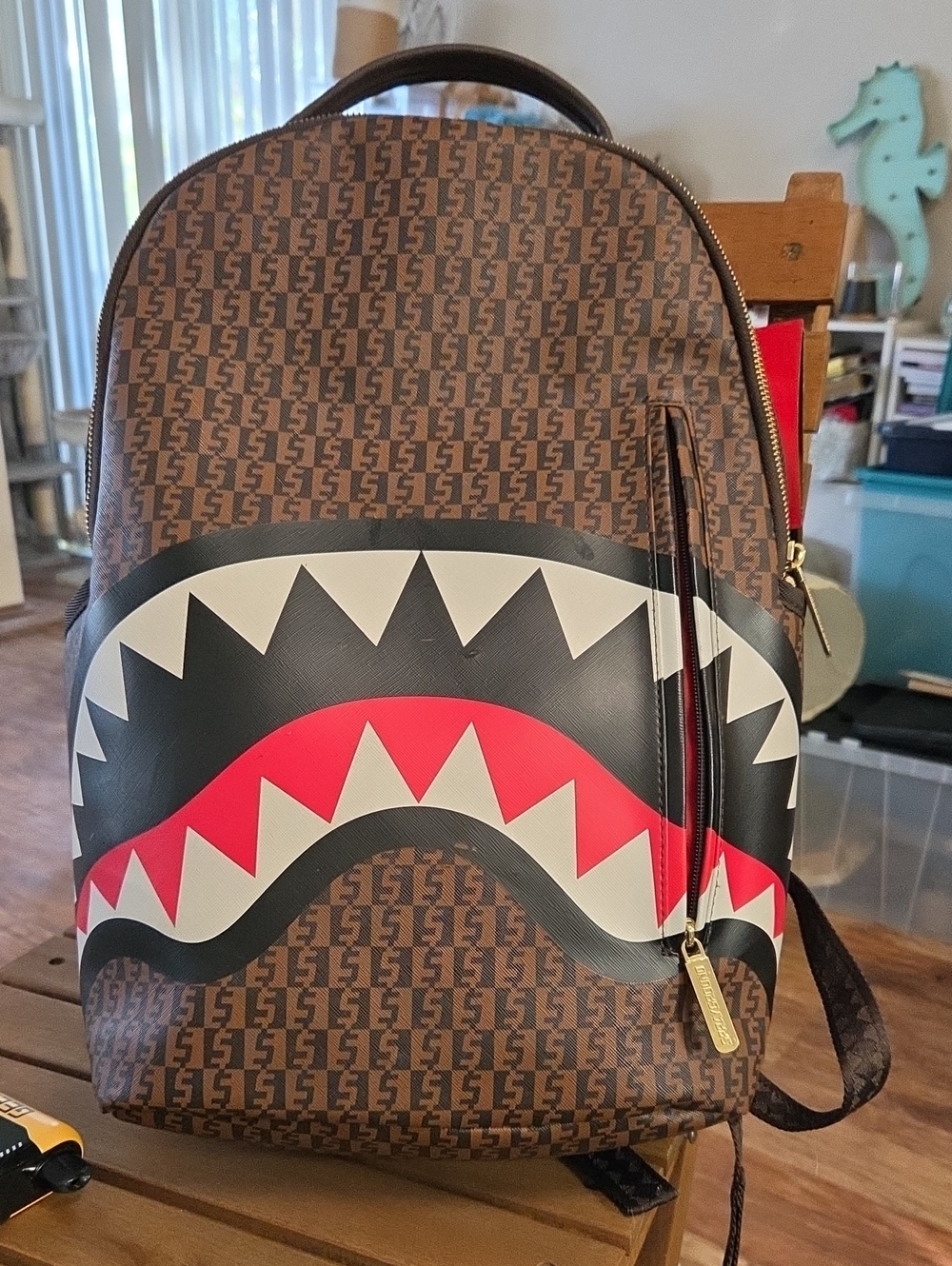 Soraygrpund Brown Shark-Print Men's Backpack